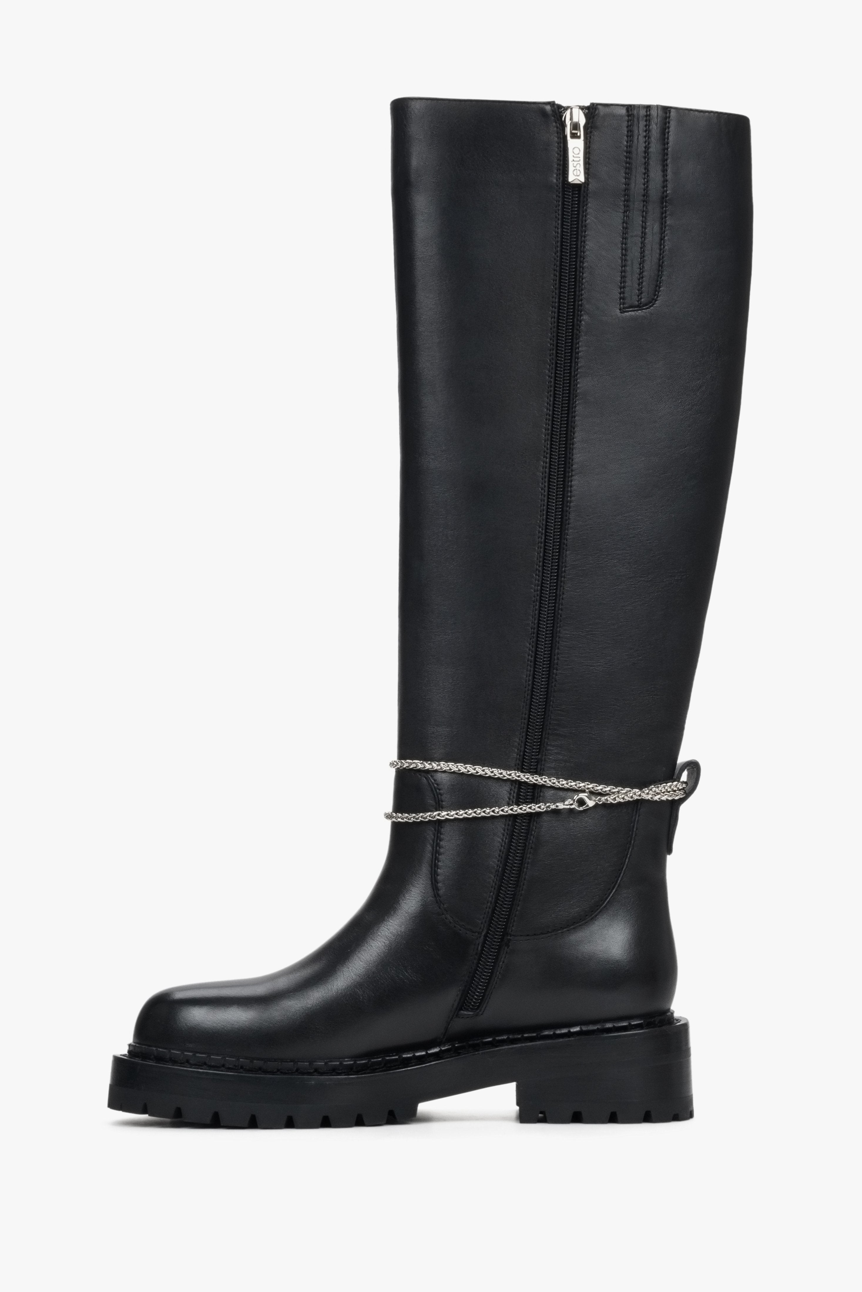 Skórzane, wysokie kozaki damskie na zimę w kolorze czarnym marki Estro - profil buta.
