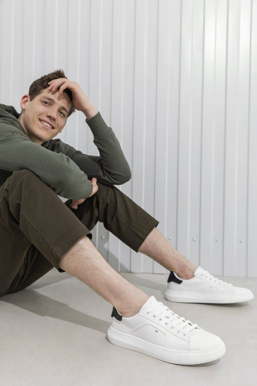 Biało-czarne sneakersy męskie ze skóry naturalnej Estro ER00111276