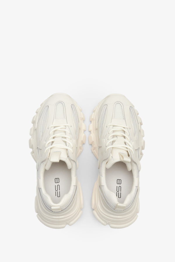 Sneakersy damskie białe ES 8 ze sznurowaniem na wiosnę i jesień - prezentacja obuwia z góry.