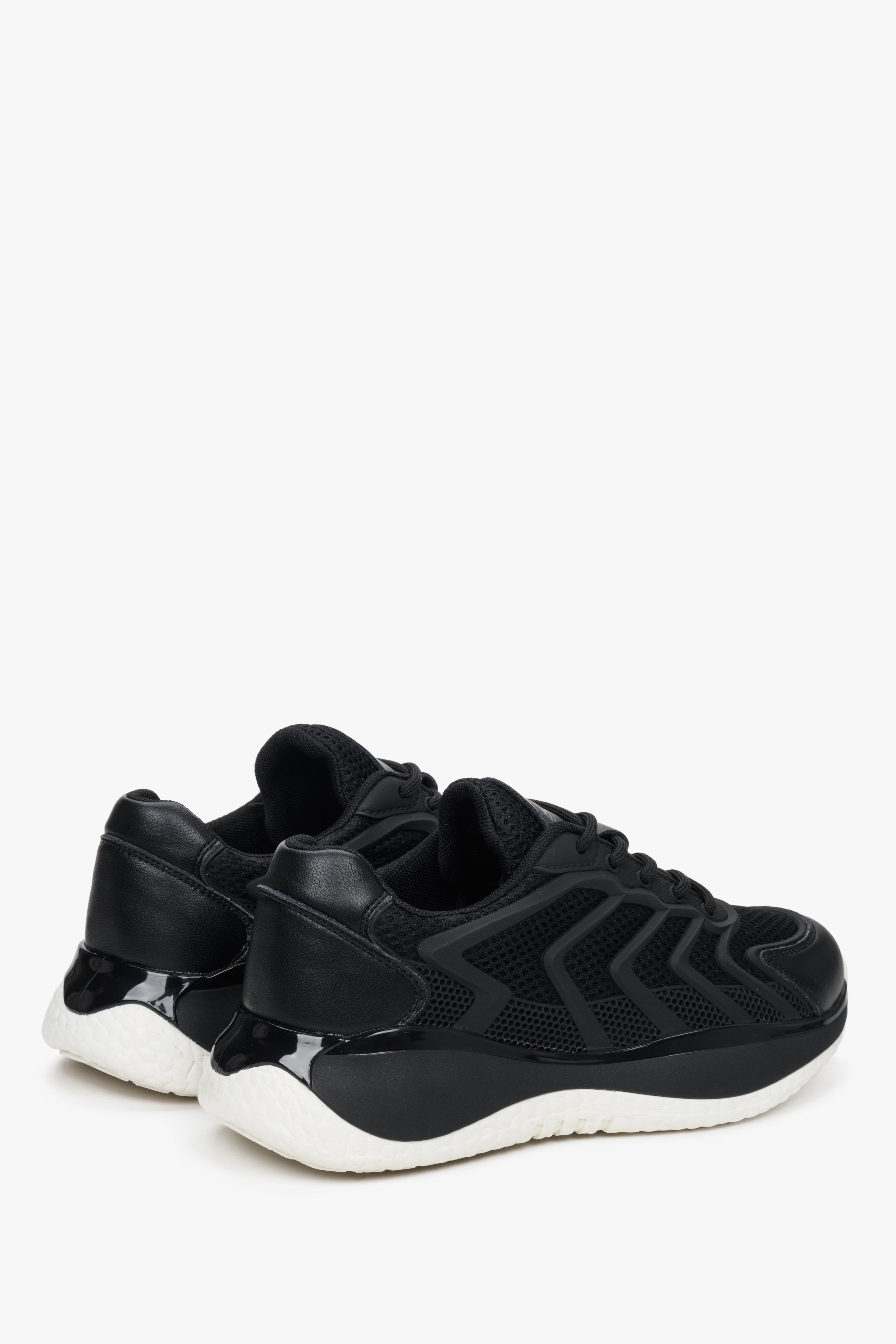 Sneakersy damskie czarnym na masywnej podeszwie w  białym kolorze ES8.