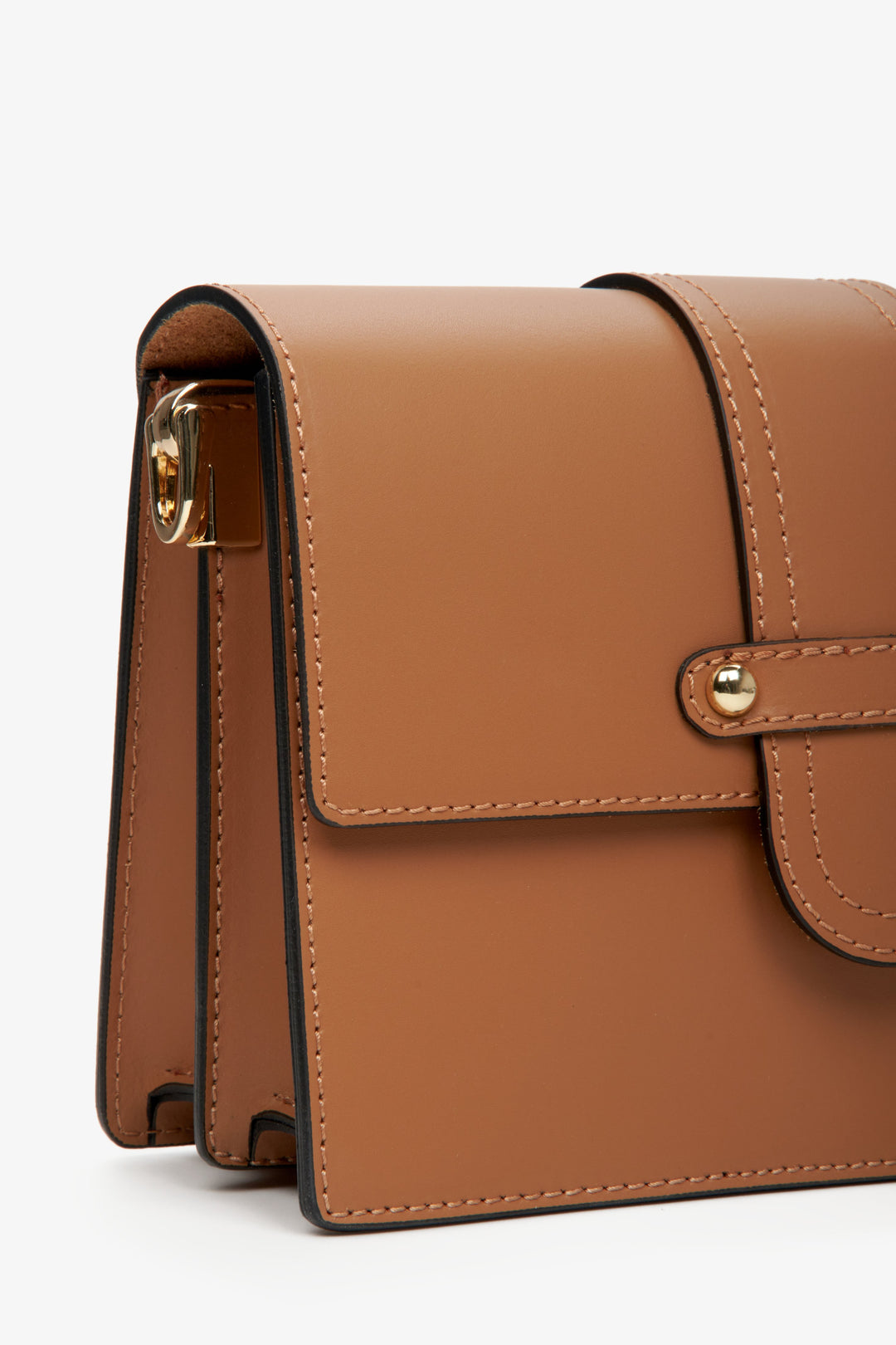 Torebka damska mała brązowe ze skóry naturalnej - zbliżenie na złote detale.