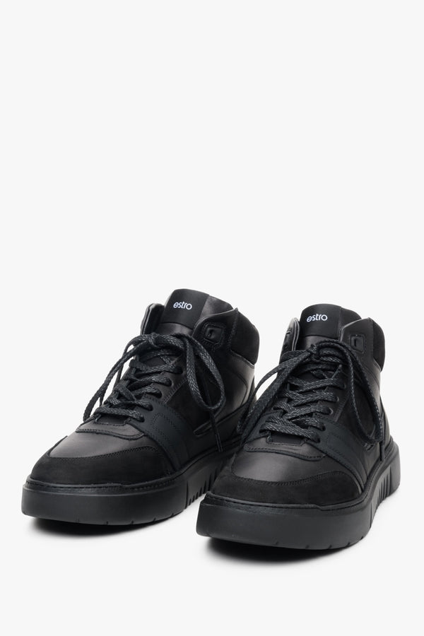 Sneakersy męskie wysokie Estro w kolorze czarnym ze skóry naturalnej i zamszu - przednia część buta.