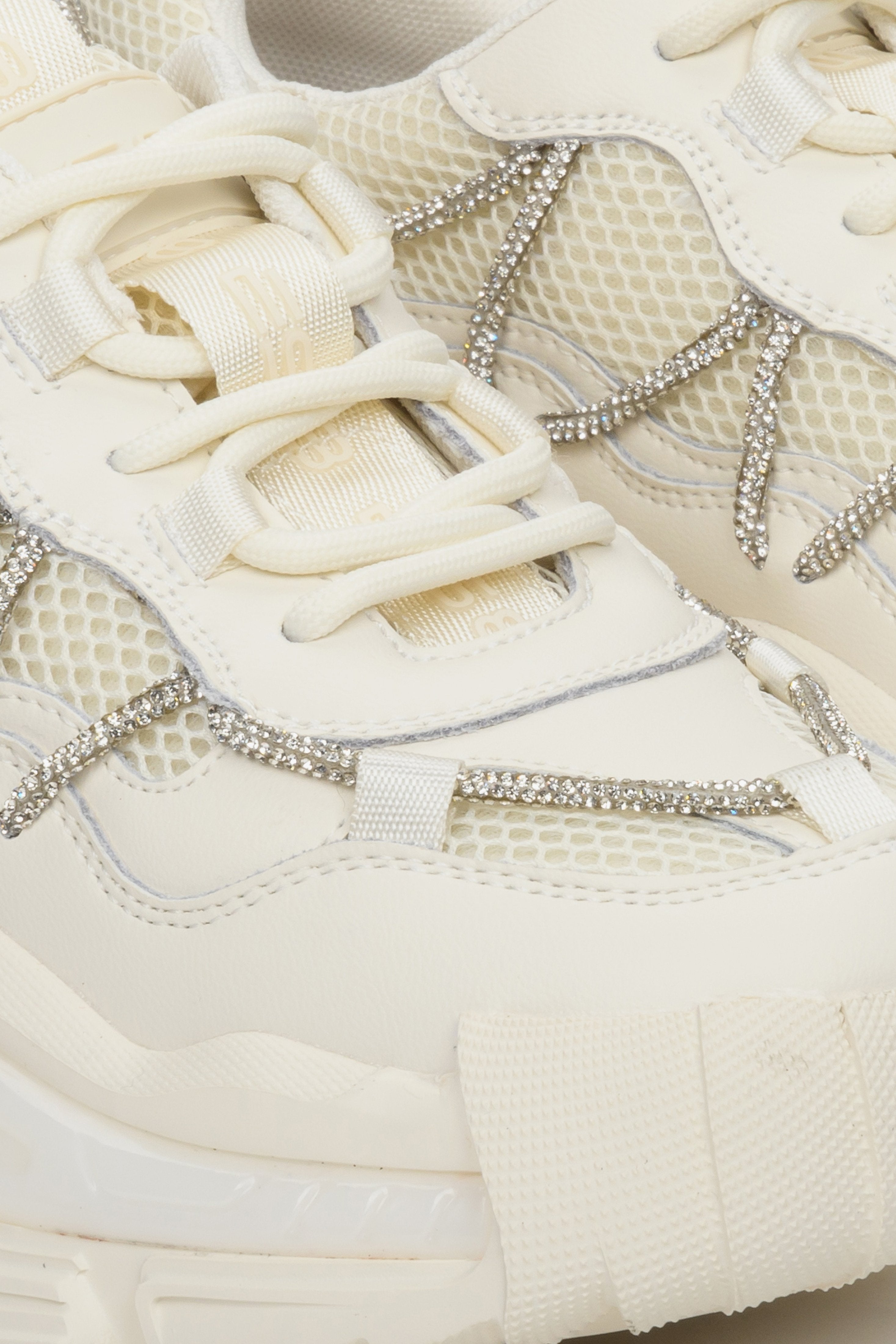 Wiosenno-jesienne sneakersy damskie ES 8 z łączonych materiałów w stylu sportowym, kolor beżowy.