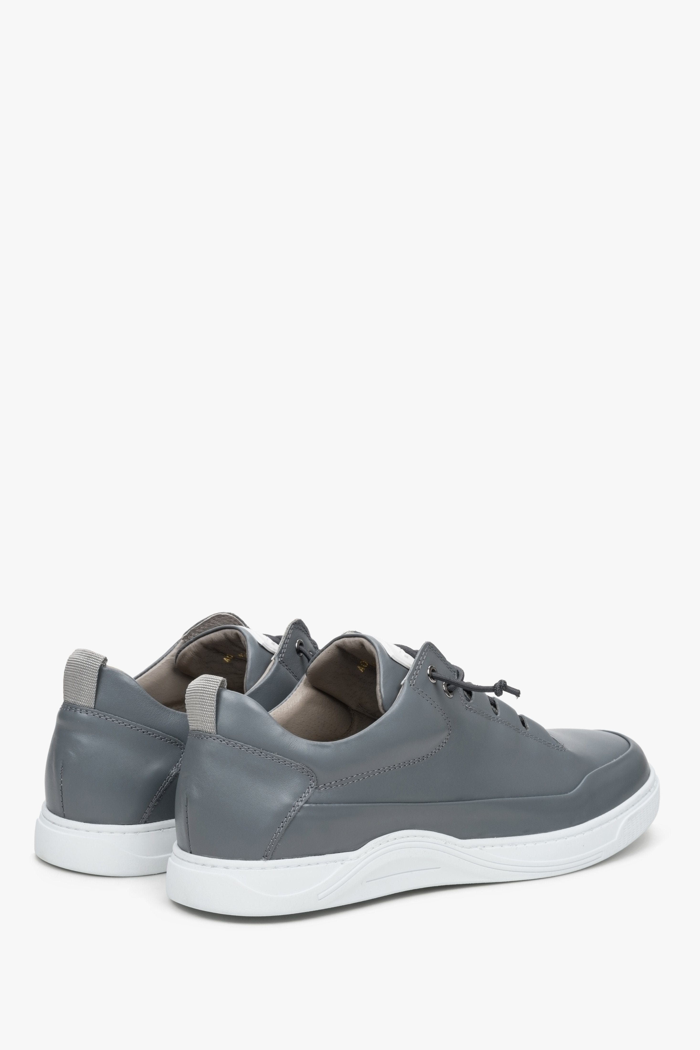 Sneakersy męskie szare ES 8 ze skóry naturalnej - zbliżenie na zapiętek i boczną część podeszwy buta.
