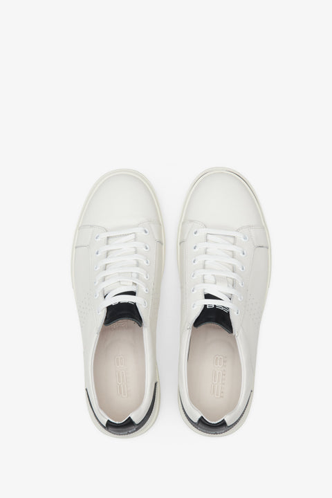 Męskie, skórzane sneakersy na wiosnę i jesień ES 8 w kolorze biało-czarnym: prezentacja obuwia z góry.