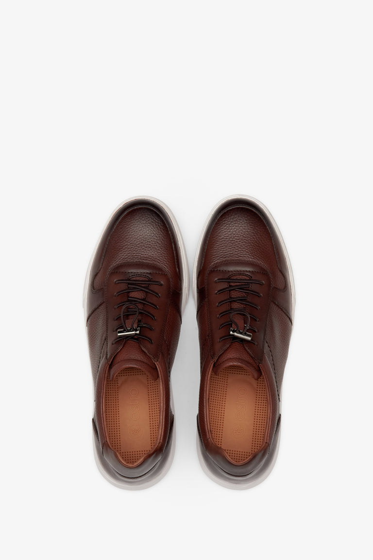Sneakersy męskie brązowe Estro ze skóry naturalnej w kolorze brązowym - prezentacja modelu z góry.