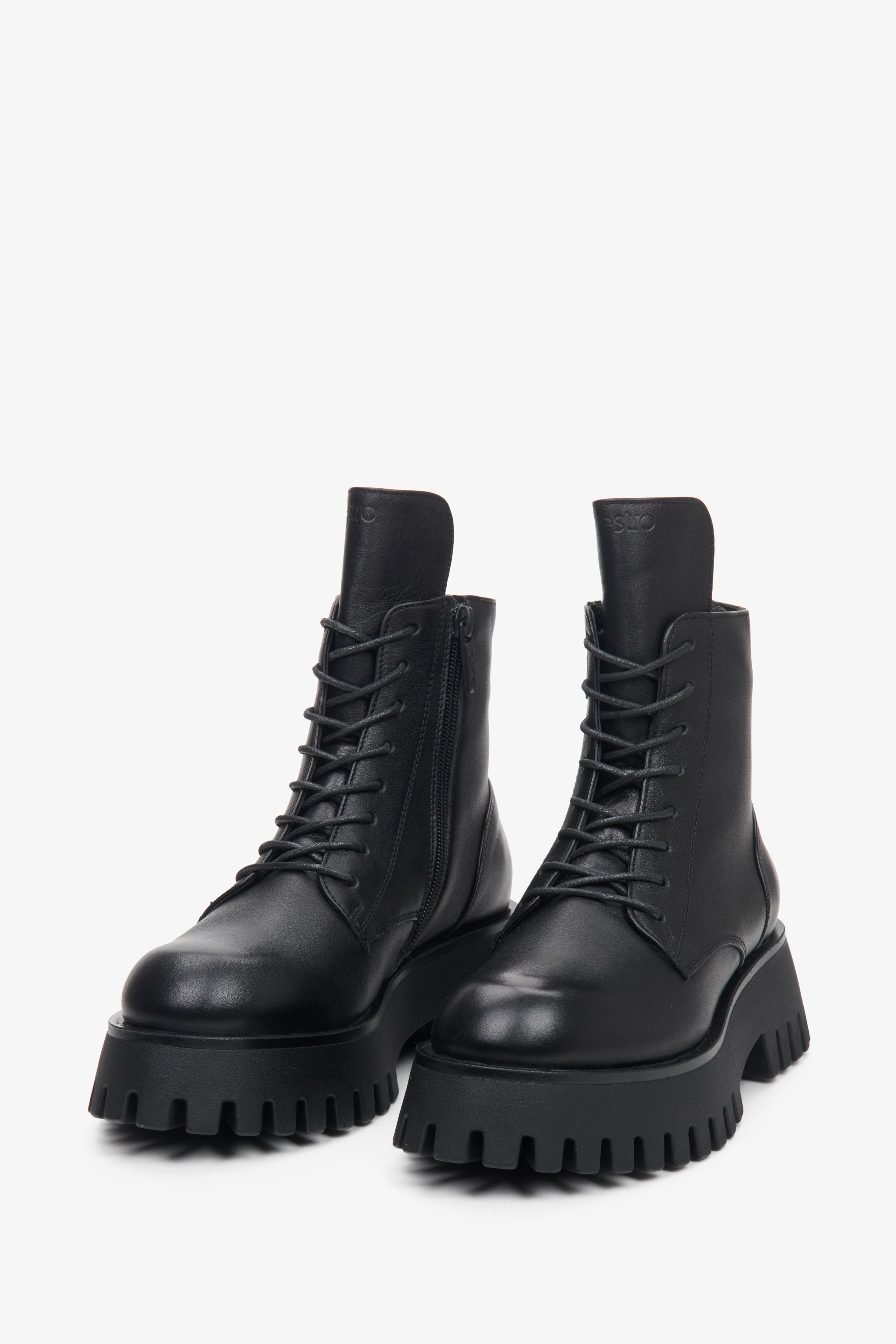 Damskie botki skórzane w kolorze czarnym marki Estro - zbliżenie na przednią część buta.
