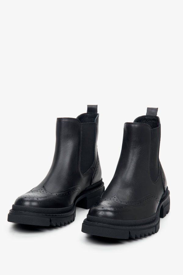 Sztyblety męskie czarne ze skóry naturalnej marki Estro - zbliżenie na przednią część buta.