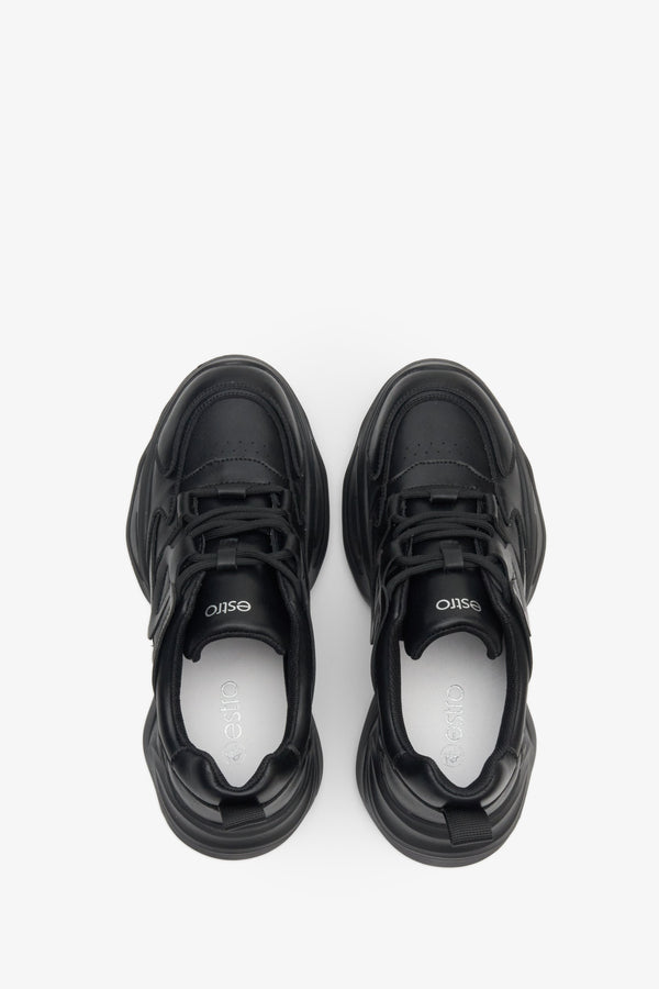 Sneakersy damskie w kolorze czarnym ze skóry naturalnej Estro - prezentacja obuwia z góry.