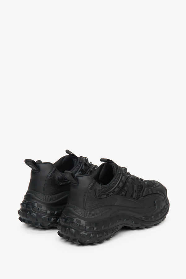 Sneakersy damskie skórzane ES 8 w kolorze czarnym - prezentacja zapiętka i przyszwy bocznej obuwia.