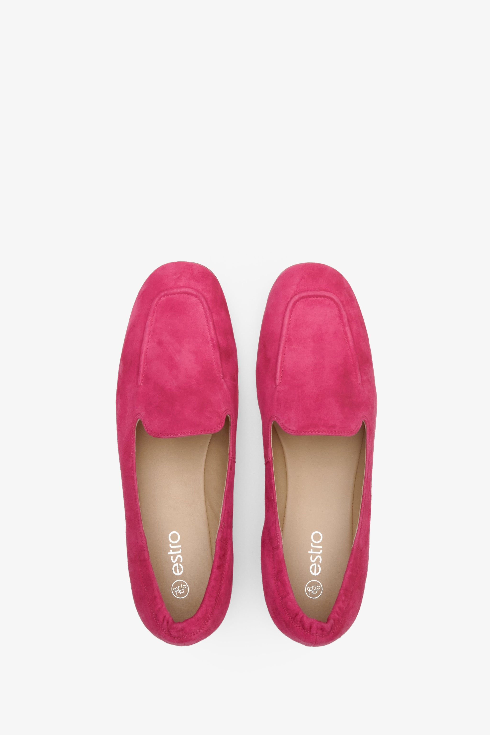 Loafersy damskie z widocznym przeszyciem na nosku. 