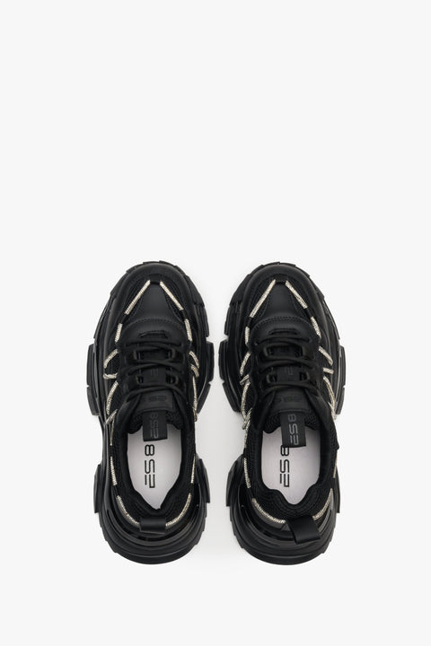 Sneakersy damskie w kolorze czarnym z łączonych materiałów - prezentacja obuwia z góry.