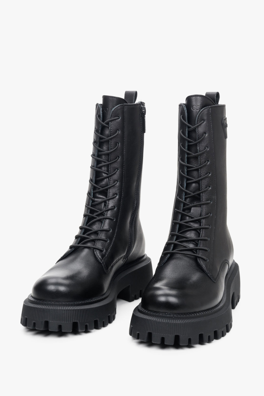 Wysokie, damskie buty skórzane w kolorze czarnym marki Estro.