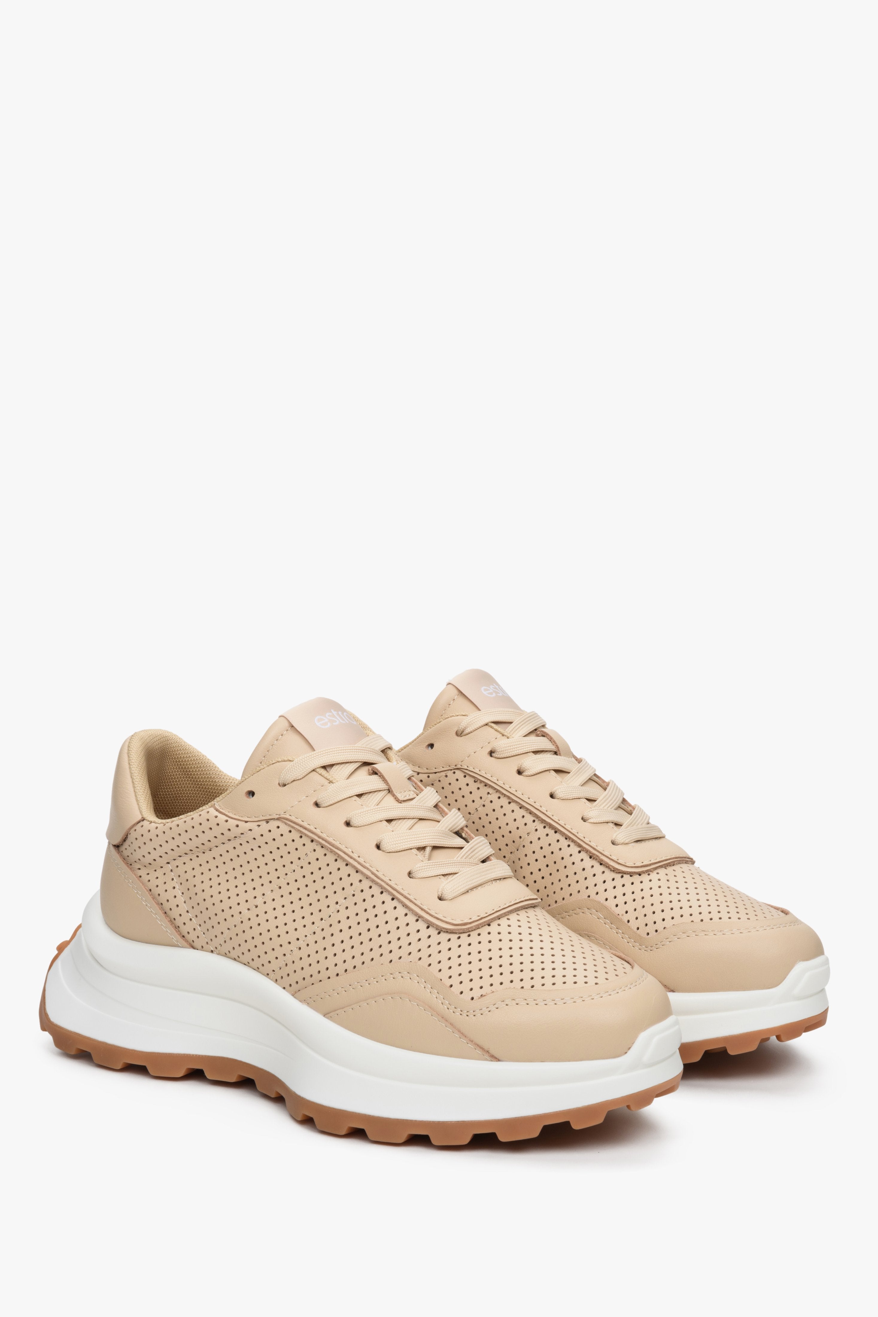 Sneakersy damskie ze skóry naturalnej z perforacją w kolorze beżowym Estro.