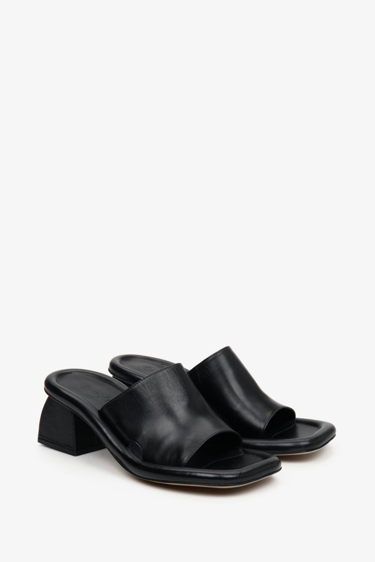 Damskie, czarne klapki na  stabilnym słupku ze skóry naturalnej Estro - prezentacja czubka i przyszwy bocznej butów.