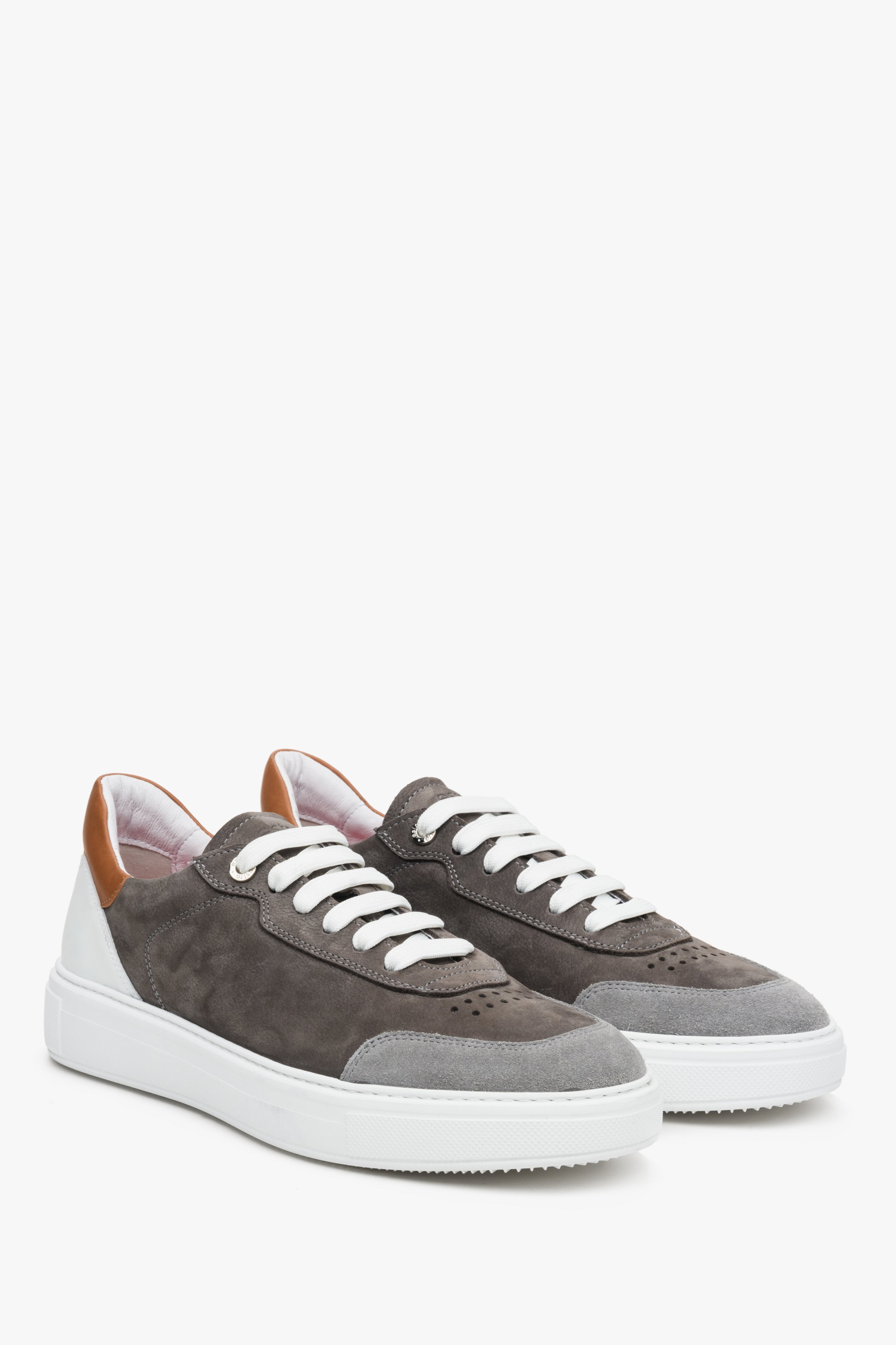 Sneakersy męskie szaro-brązowo-biał z nubuku i skóry naturalnej na wiosnę Estro.