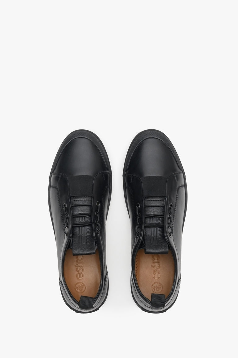 Skórzane sneakersy męskie Estro w kolorze czarnym - prezentacja obuwia z góry.