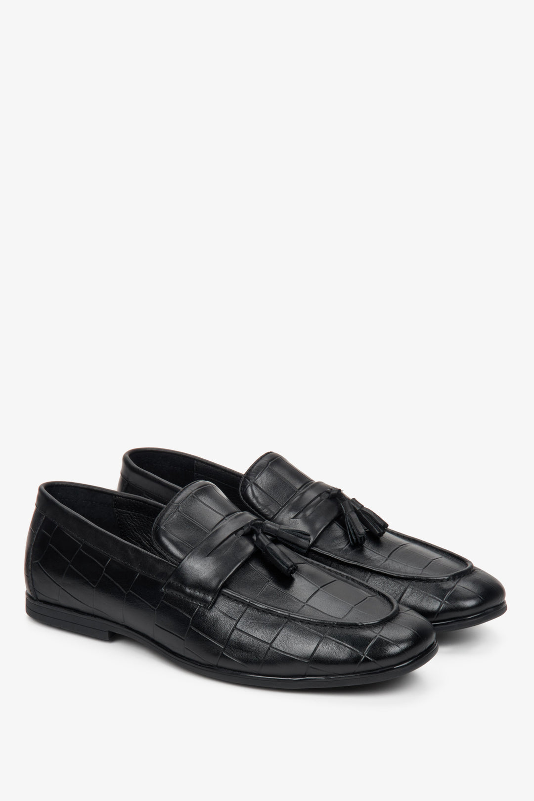 Lordsy męskie skórzane w kolorze czarnym - zbliżenie na przód i profil butów.