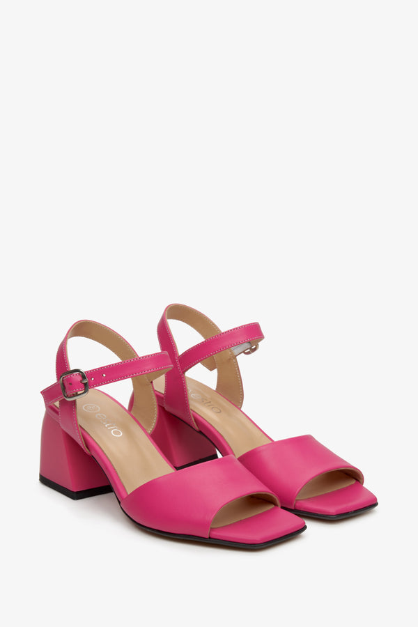 Sandały damskie w kolorze różowym ze skóry naturalnej Estro - prezentacja przyszwy butów i czubka.