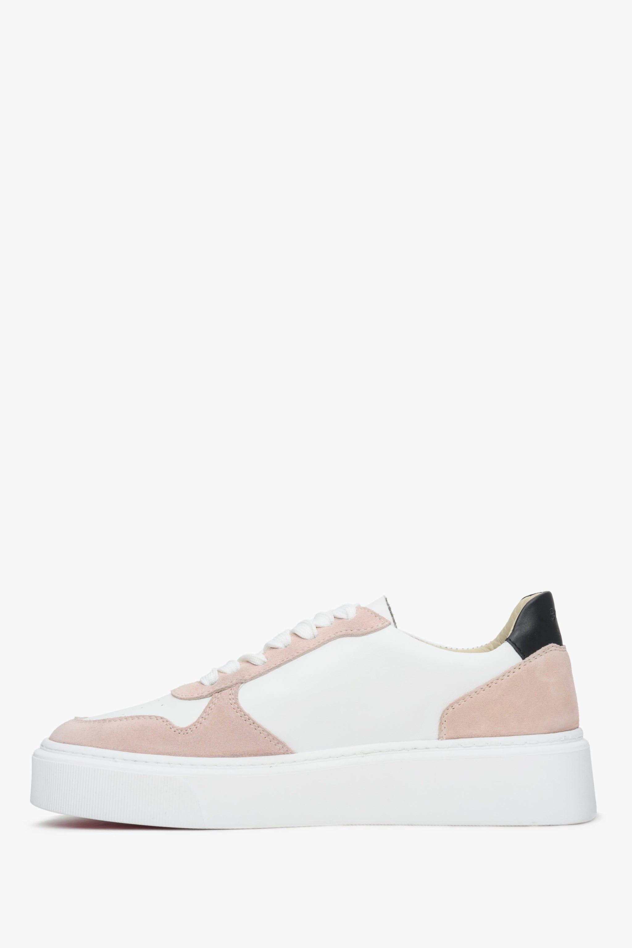 Sneakersy damskie z kombinowanych materiałów, skórzano-welurowe w odcieniu bieli i różu.