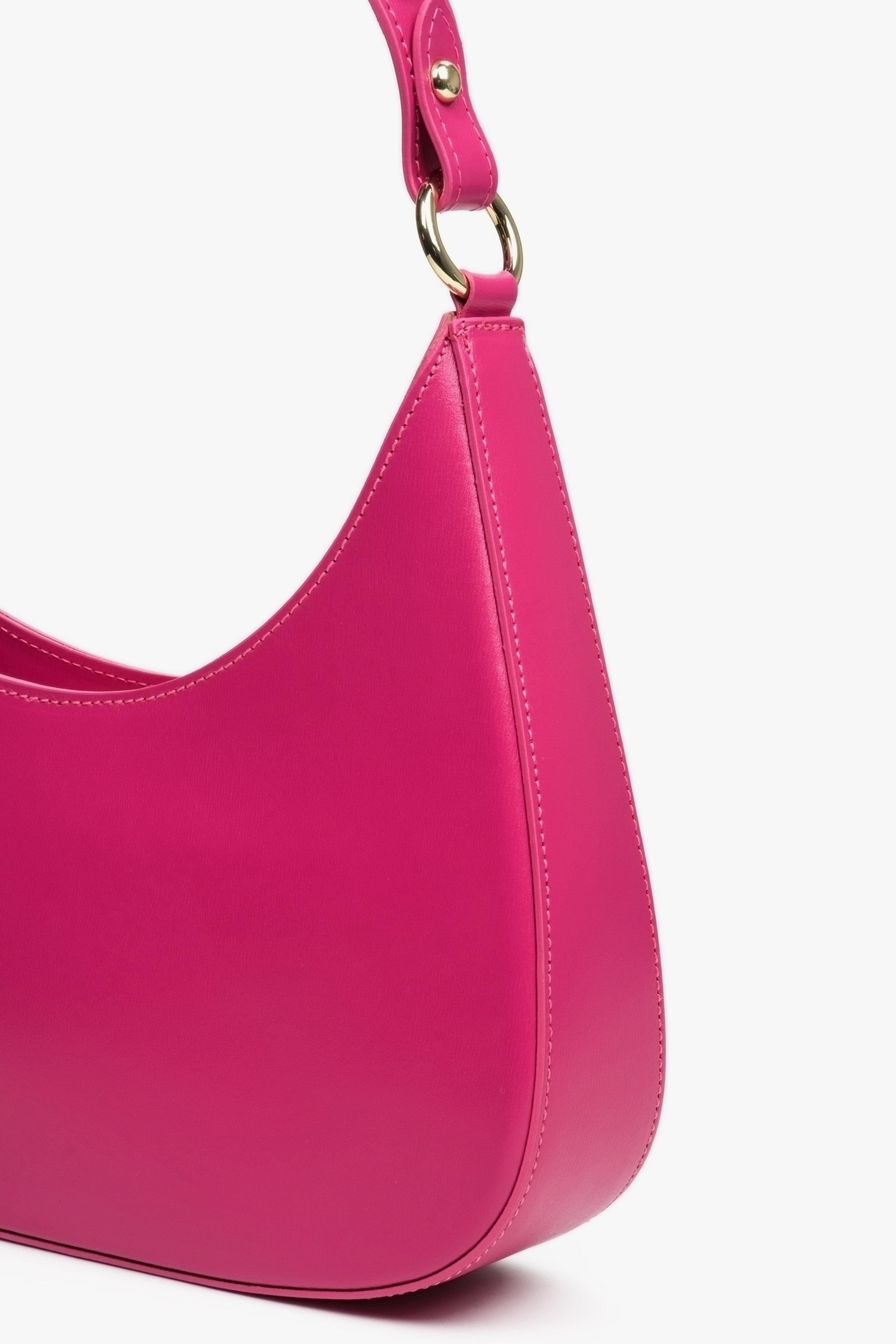 Torebka damska z włoskiej skóry naturalnej typu shoulder bag w kolorze różowym.