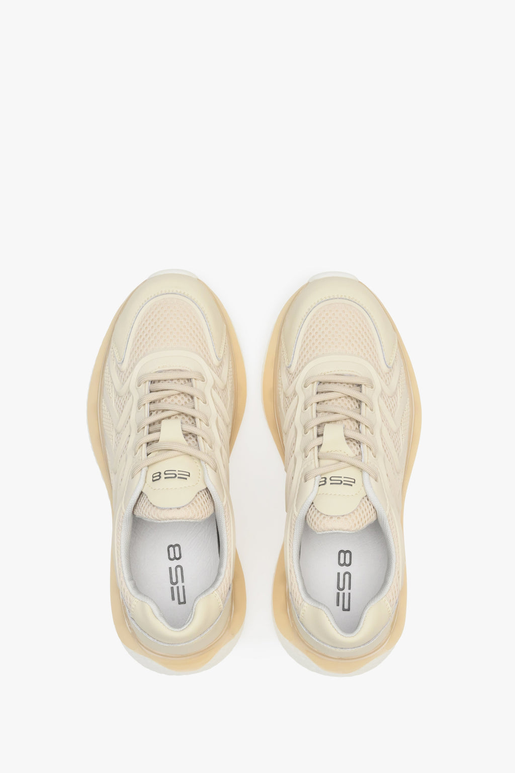 Beżowe damskie sneakersy ES8 ze sznurowaniem.