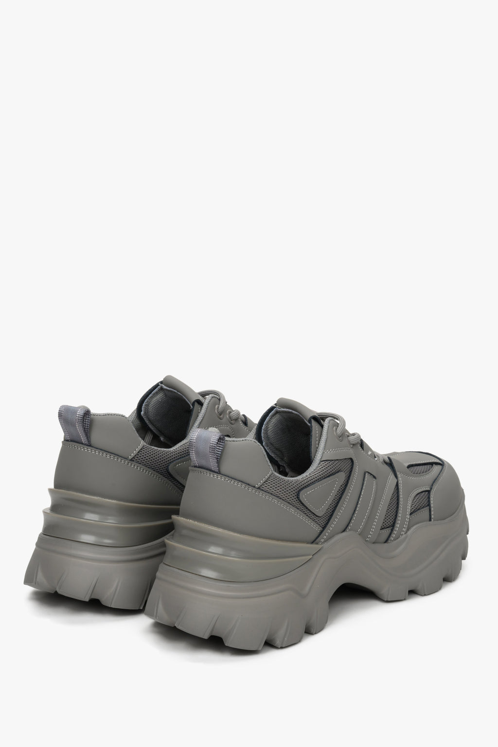 Szare sneakersy damskie na wiosnę i jesień ES 8 - zbliżenie na zapiętek i przyszwę boczną obuwia.