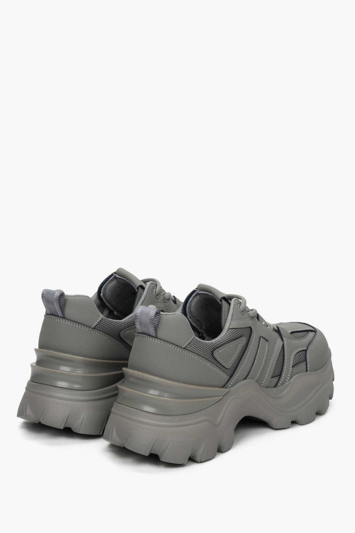 Szare sneakersy damskie na wiosnę i jesień ES 8 - zbliżenie na zapiętek i przyszwę boczną obuwia.