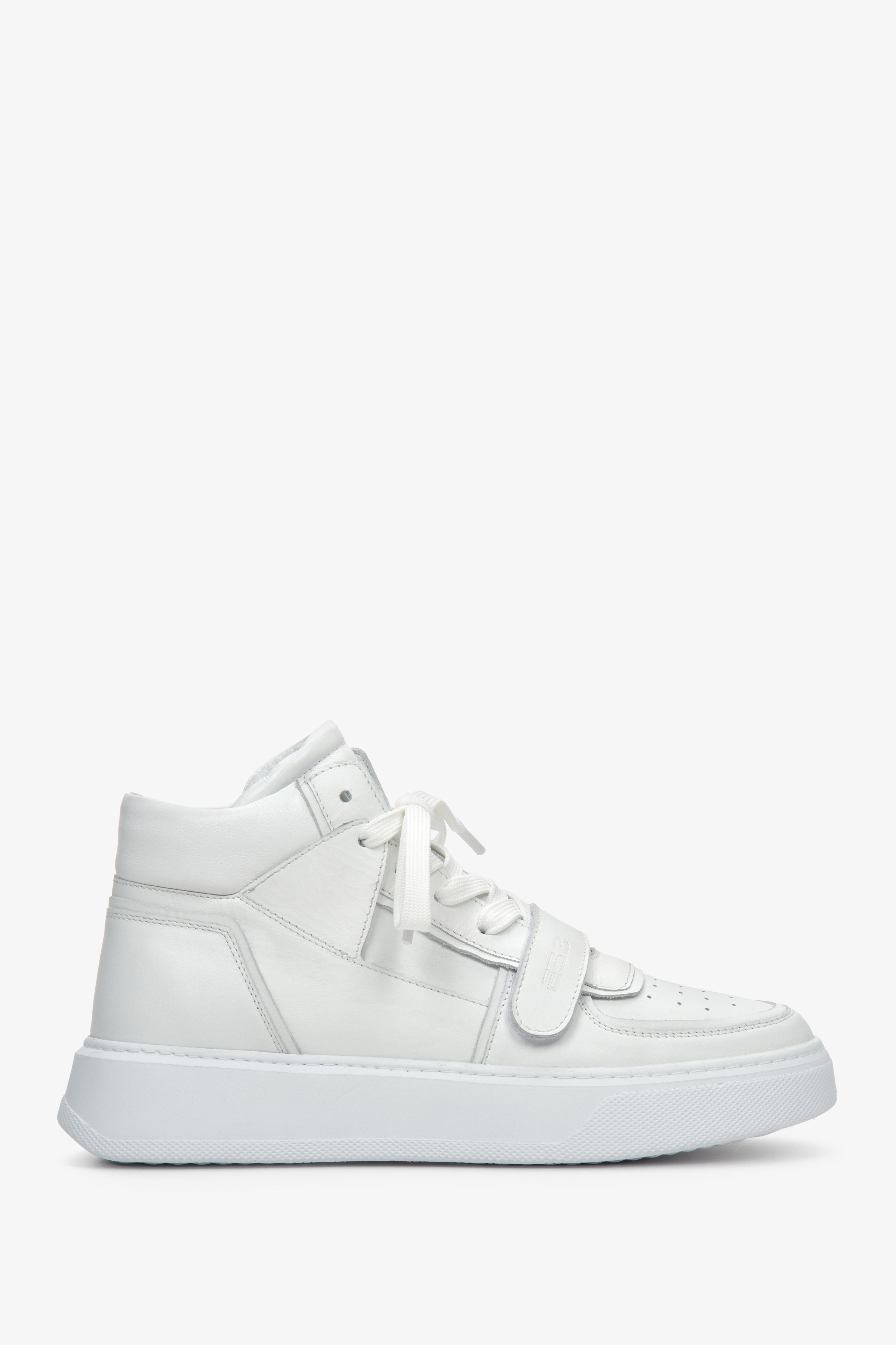Wysokie, sportowe sneakersy damskie ze sznurowaniem ze skóry naturalnej marki ES 8 - profil buta.