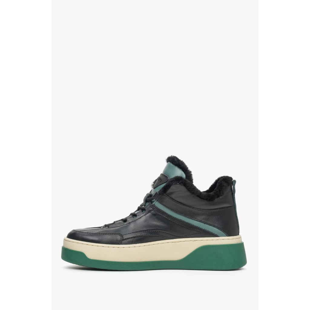 Zimowe sneakersy Estro z ciepłym futerkiem w kolorze czarnym.