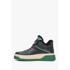 Zimowe sneakersy Estro z ciepłym futerkiem w kolorze czarnym.