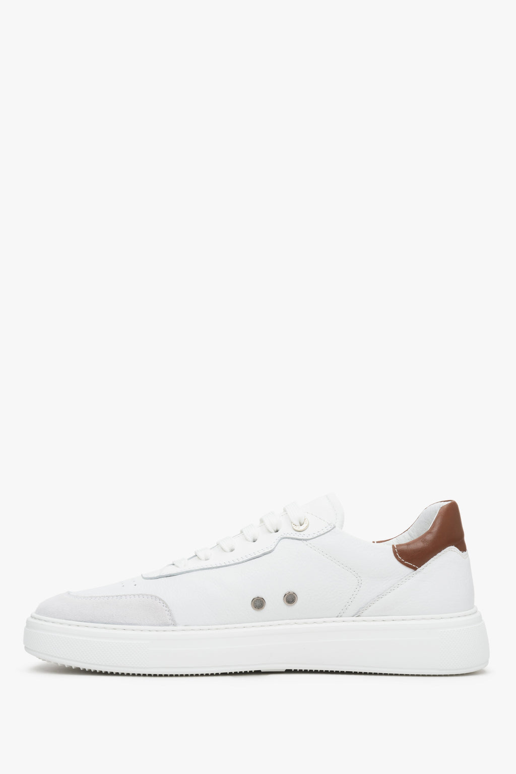 Sneakersy męskie białe ze skóry naturalnej Estro na wiosnę i jesień - profil butów.