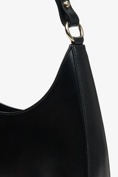 Torebka damska z włoskiej skóry naturalnej typu shoulder bag w kolorze czarnym.