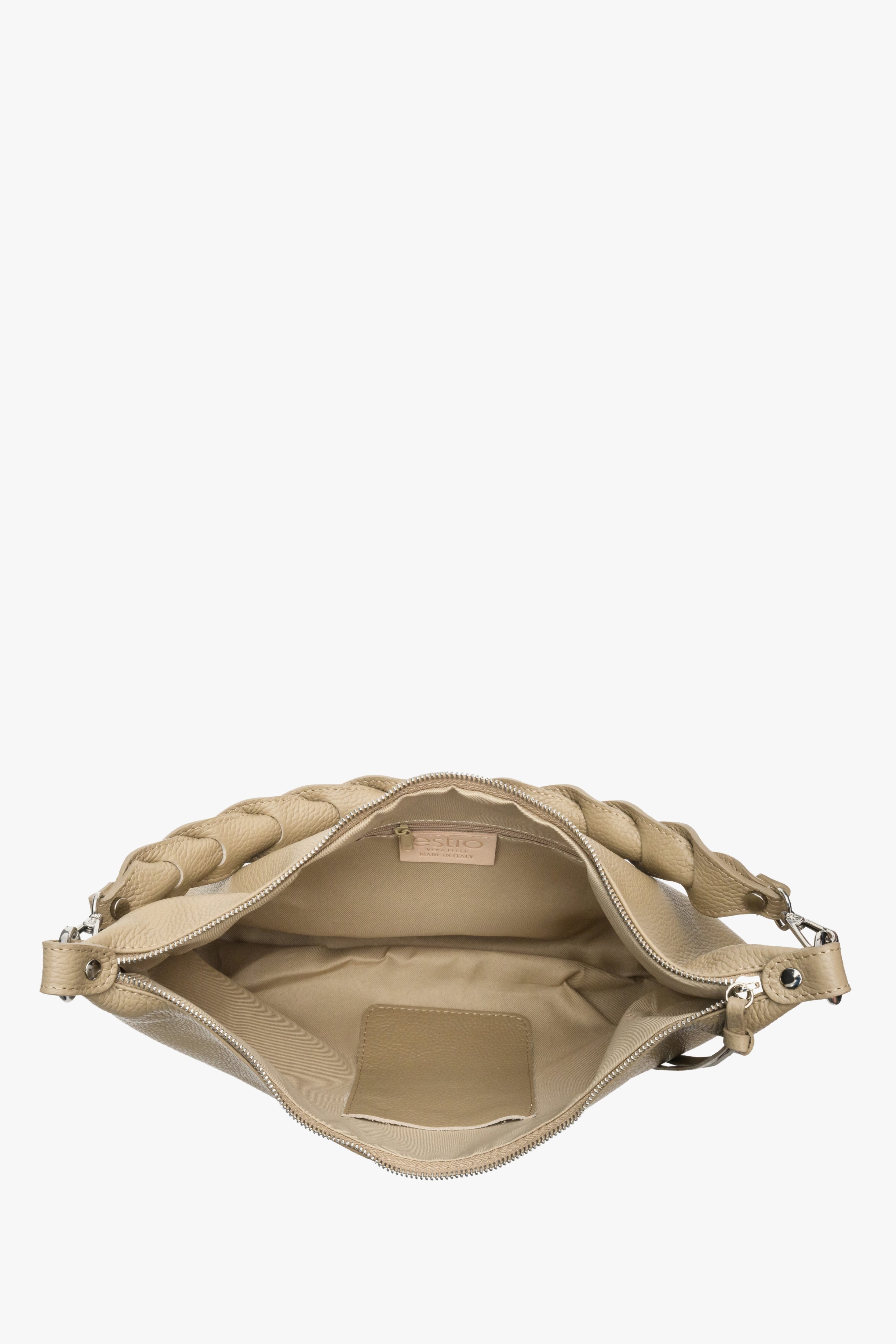 Torebka damska typu shoulder bag z włoskiej skóry naturalnej z plecionym paskiem - zbliżenie na wnętrze modelu w kolorze beżowym.