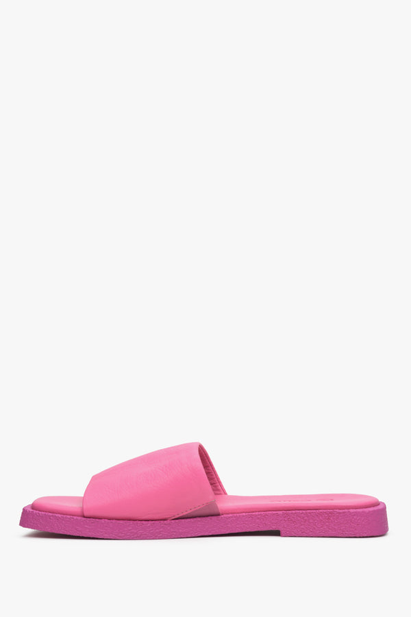 Damskie, skórzane klapki Estro w kolorze różowym - profil butów.