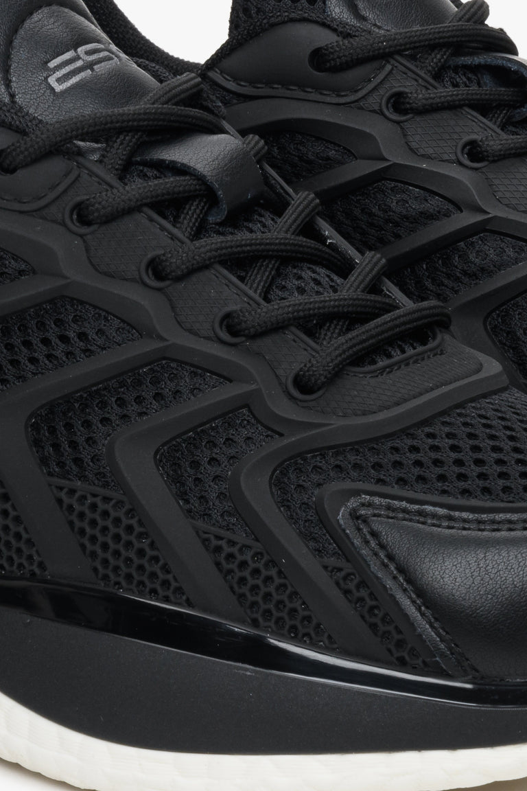 Sneakersy damskie czarne ES8 - zbliżenie na sznurowadła.