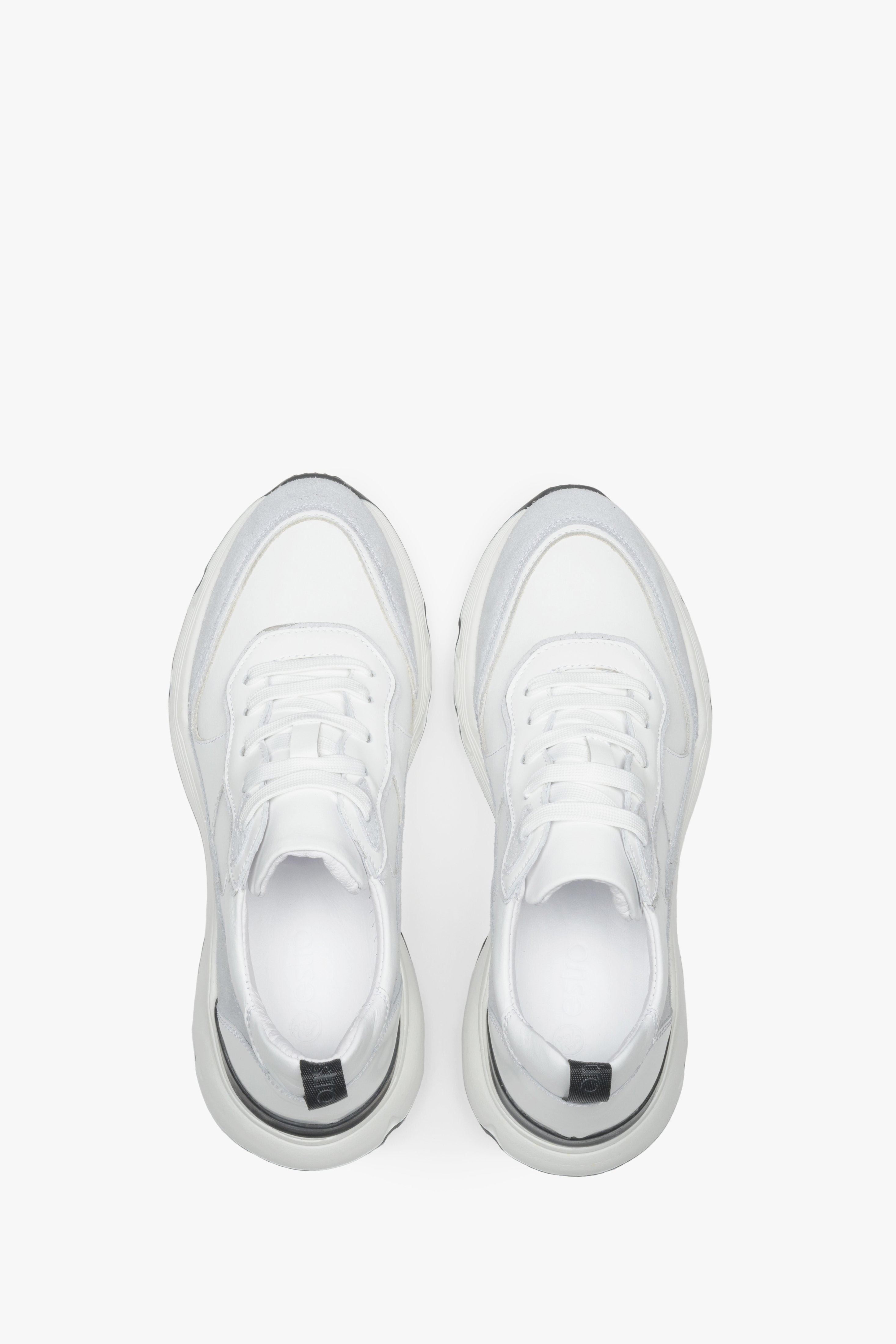 Białe sneakersy damskie skórzane Estro - podgląd na górną część buta.