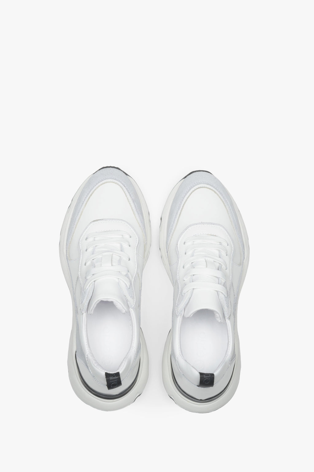 Białe sneakersy damskie skórzane Estro - podgląd na górną część buta.