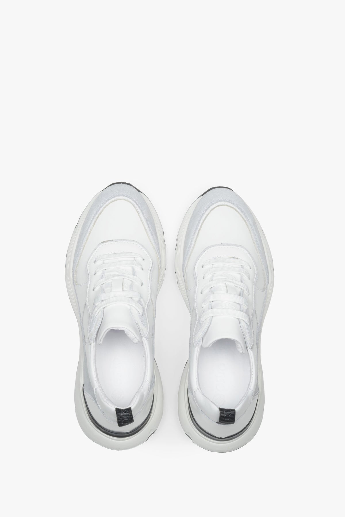 Białe sneakersy damskie skórzane Estro - podgląd na górną część buta.