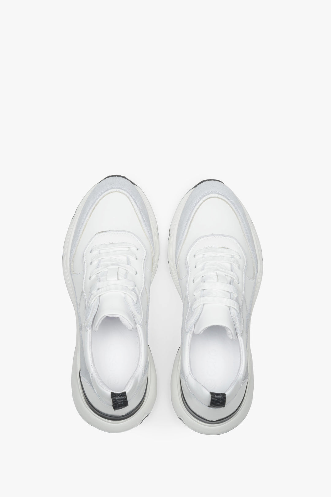 Białe sneakersy damskie skórzane Estro - podgląd na górną część buta.