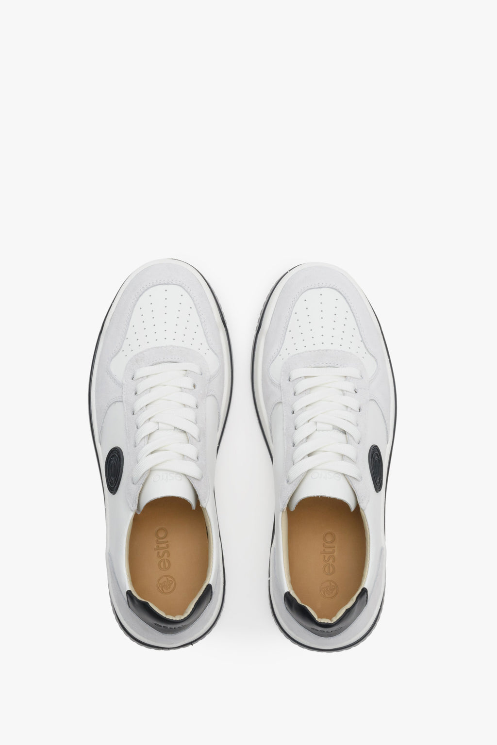 Sneakersy męskie szaro-białe ze skóry i nubuku Estro na wiosnę - prezentacja modelu z góry.