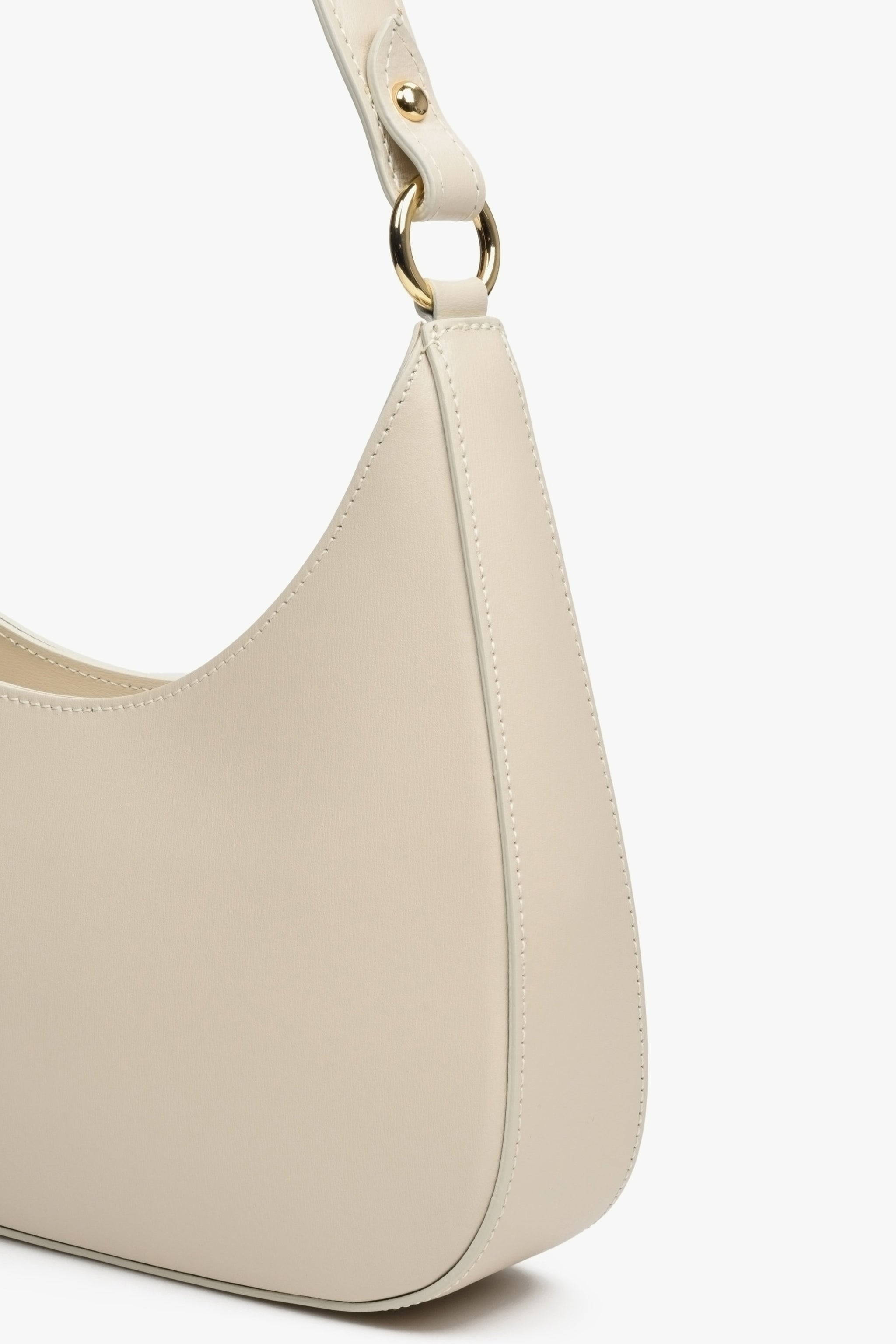 Torebka damska z włoskiej skóry naturalnej typu shoulder bag w kolorze beżowym.