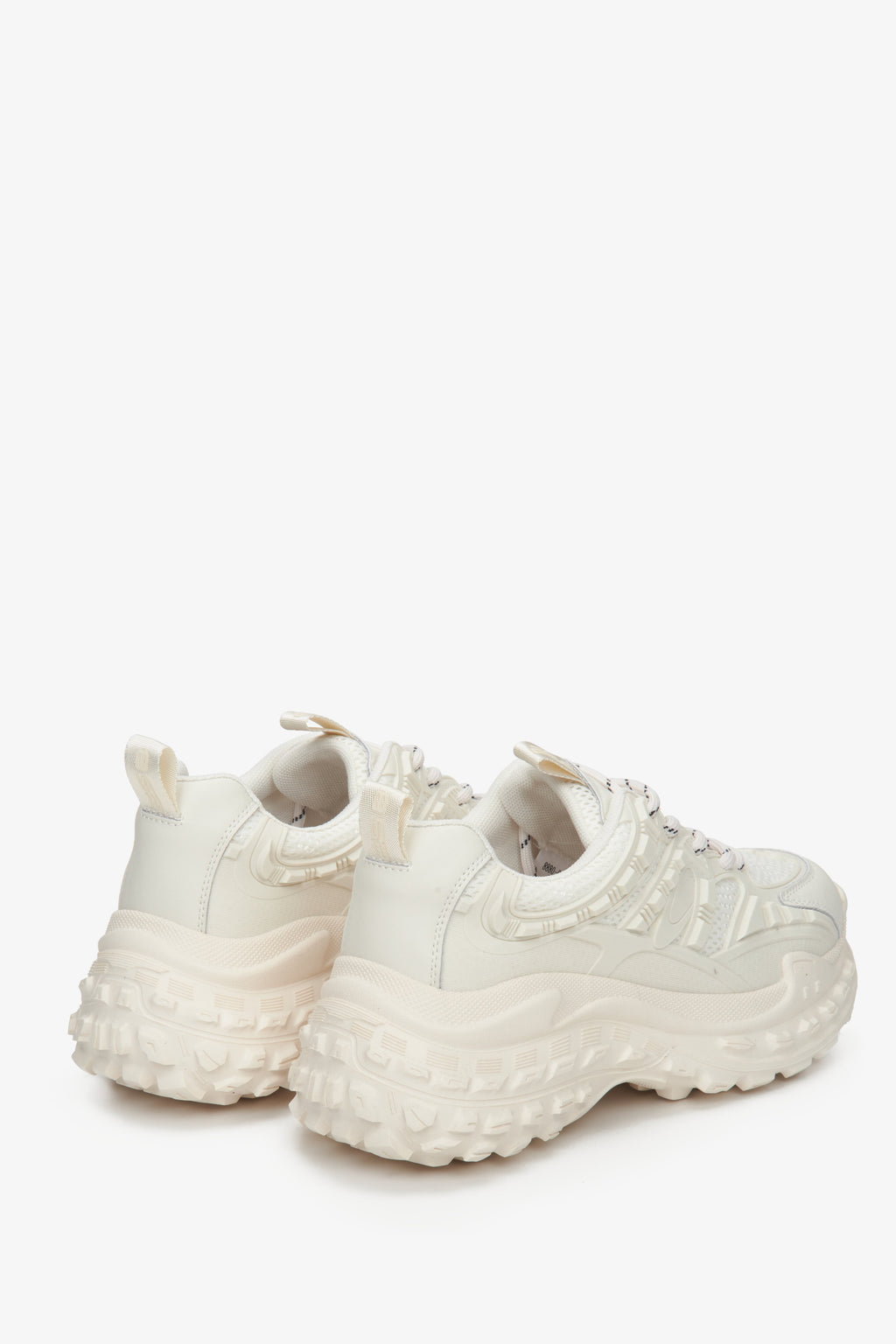 Sneakersy damskie skórzane ES 8 w kolorze beżowym - prezentacja zapiętka i przyszwy bocznej obuwia.