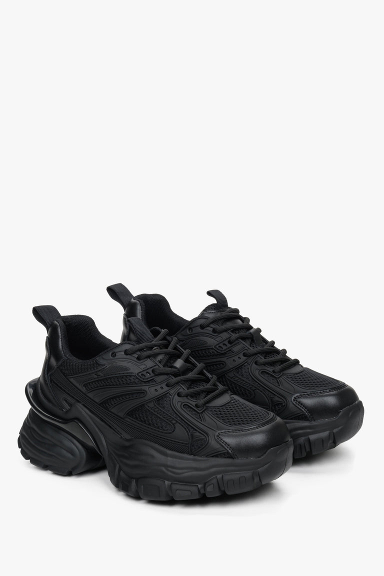 Sneakersy damskie ES 8  ze sznurowaniem w kolorze czarnym. 