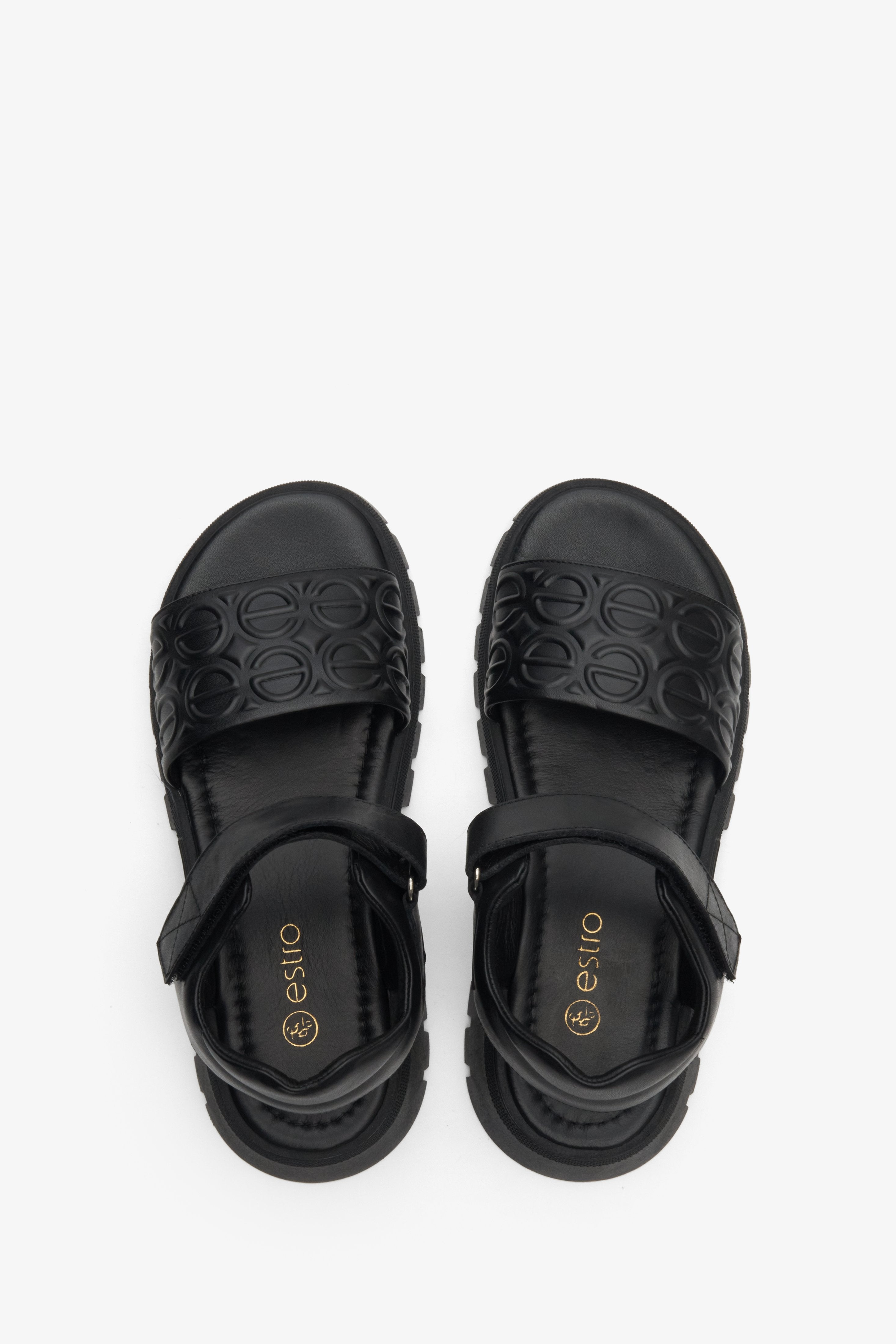 Damskie, skórzane sandały damskie zapinane na rzep w kolorze czarnym Estro - prezentacja modelu z góry.