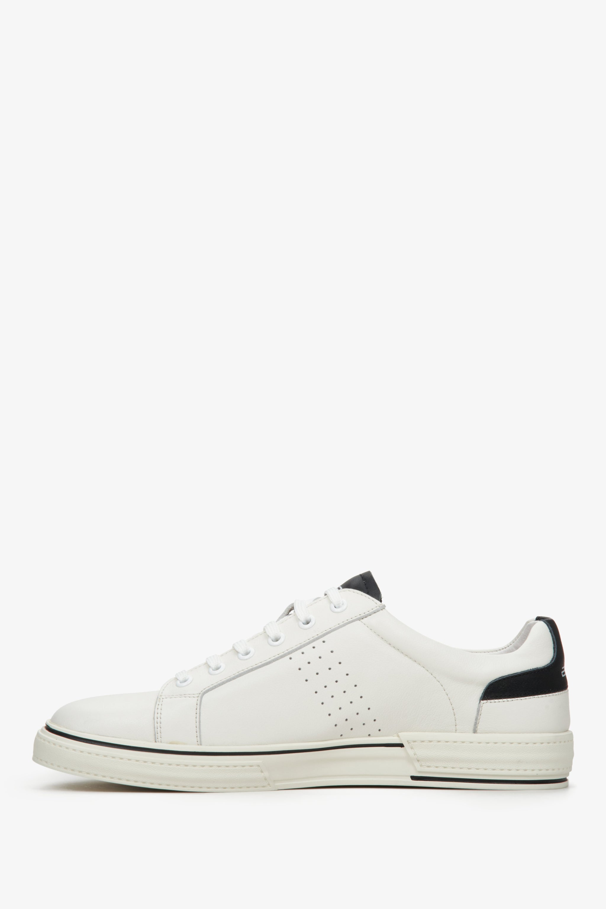 Sneakersy męskie na wiosnę ze skóry naturalnej ES 8 - prezentacja profilu buta.