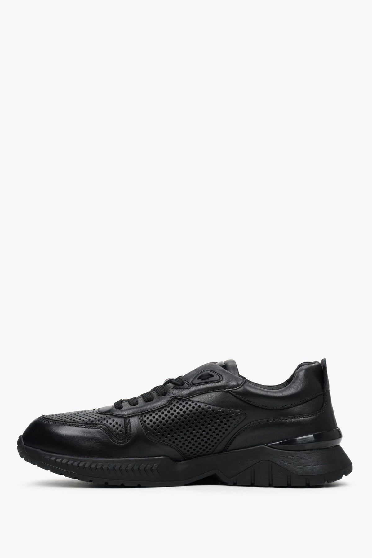 Sneakersy męskie czarne skórzane z perforacją na lato.