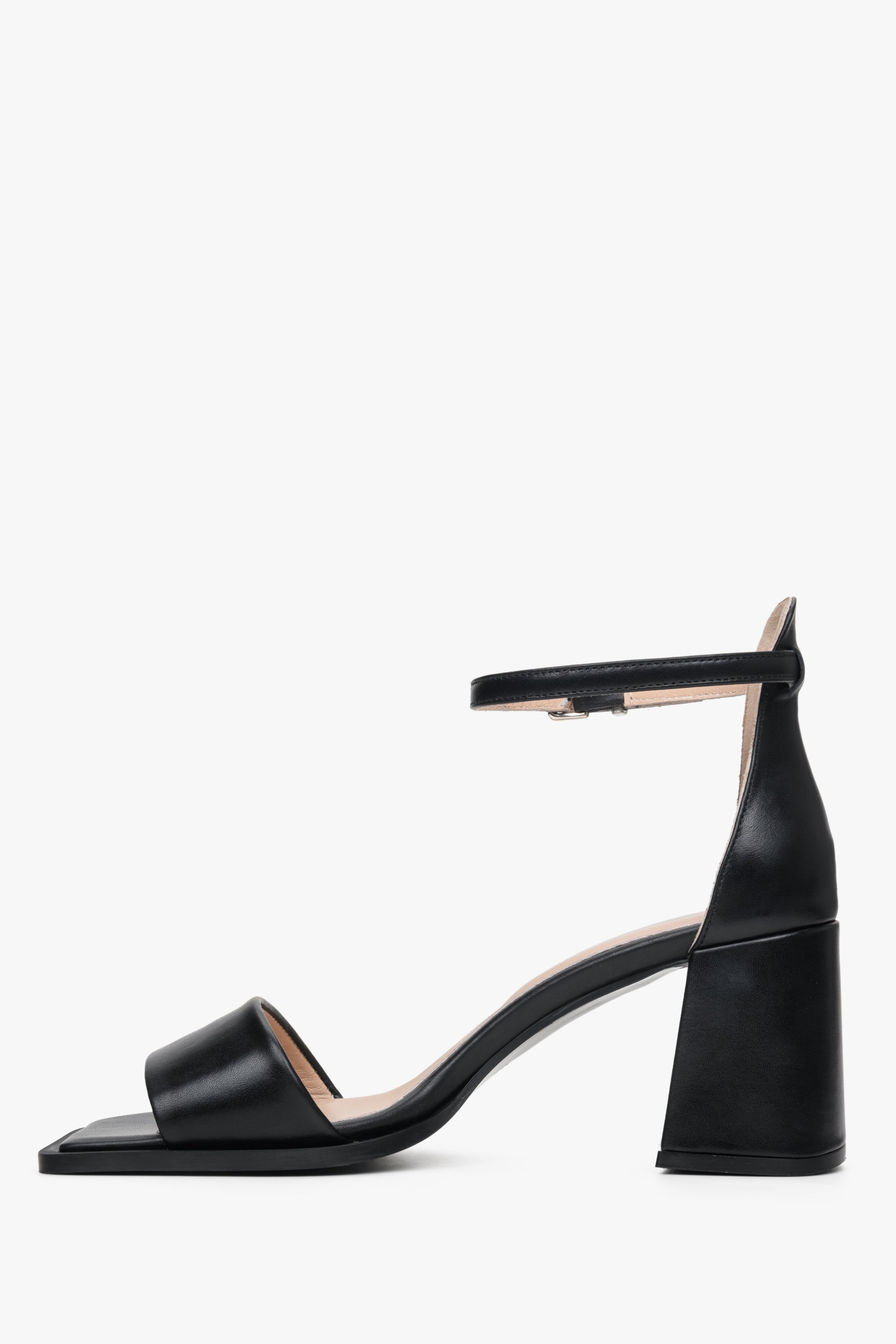 Damskie, czarne sandały na słupku ze skóry naturalnej Estro - profil butów.