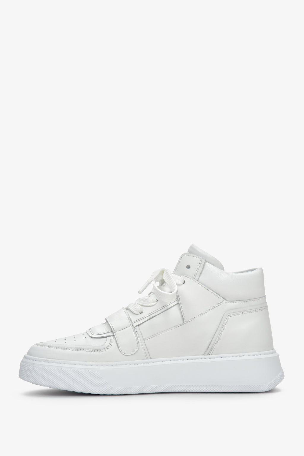 Wysokie sneakersy damskie w kolorze białym ze skóry naturalnej ze sznurowaniem marki ES 8.