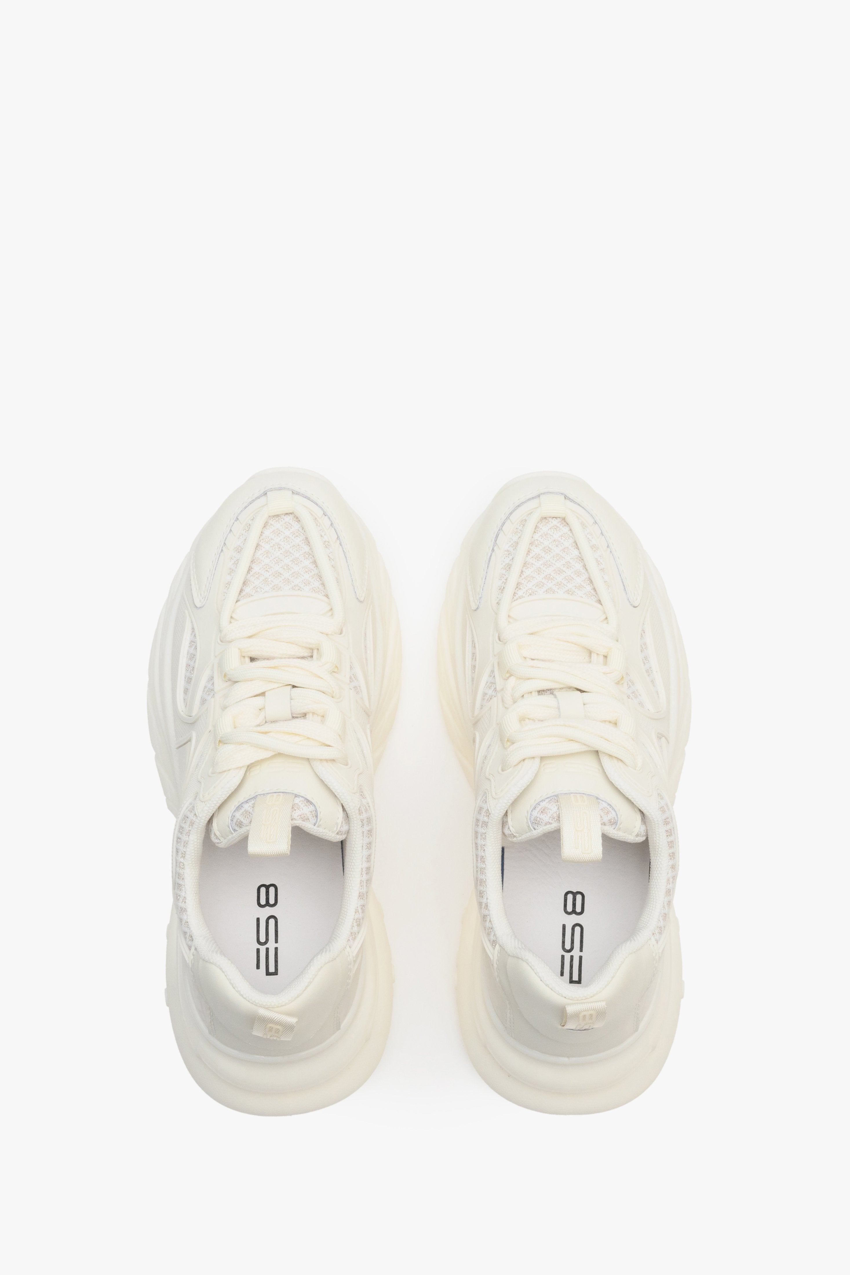 Sneakersy damskie w kolorze beżowym ES 8 na wiosnę i jesień - prezentacja obuwia z góry.